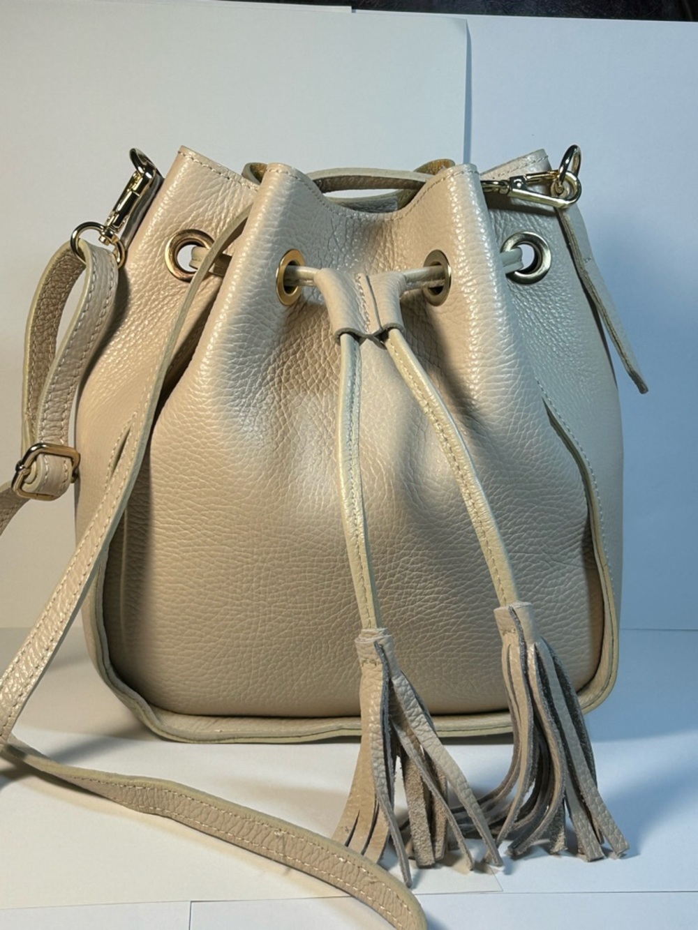 Carla Ferreri Cream Leather Drawstring Bucket Bag Made in Italy